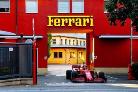 “Феррари” устроила тесты по улицам родного Маранелло (ВИДЕО)