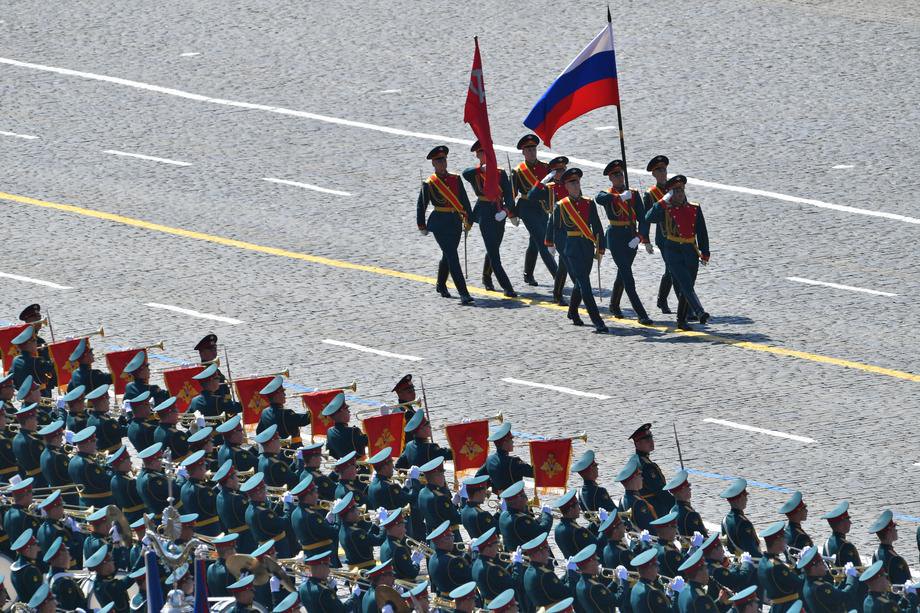 В Москве организовали военный парад к 75-летию победы над нацизмом в Европе (ФОТО) 1