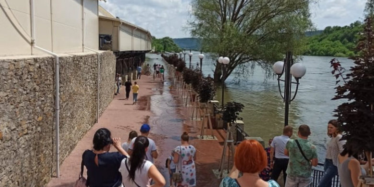 В Винницкой области Днестр вышел из берегов: подтопило Могилев-Подольский (ФОТО, ВИДЕО)