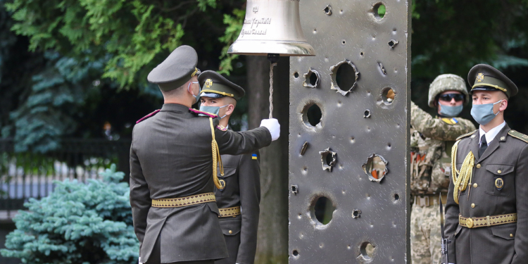 Помнить: в Украине отдали дань памяти погибшим в сбитом над Луганском Ил-76 и другим воинам, которые полегли на Донбассе (ФОТО, ВИДЕО)