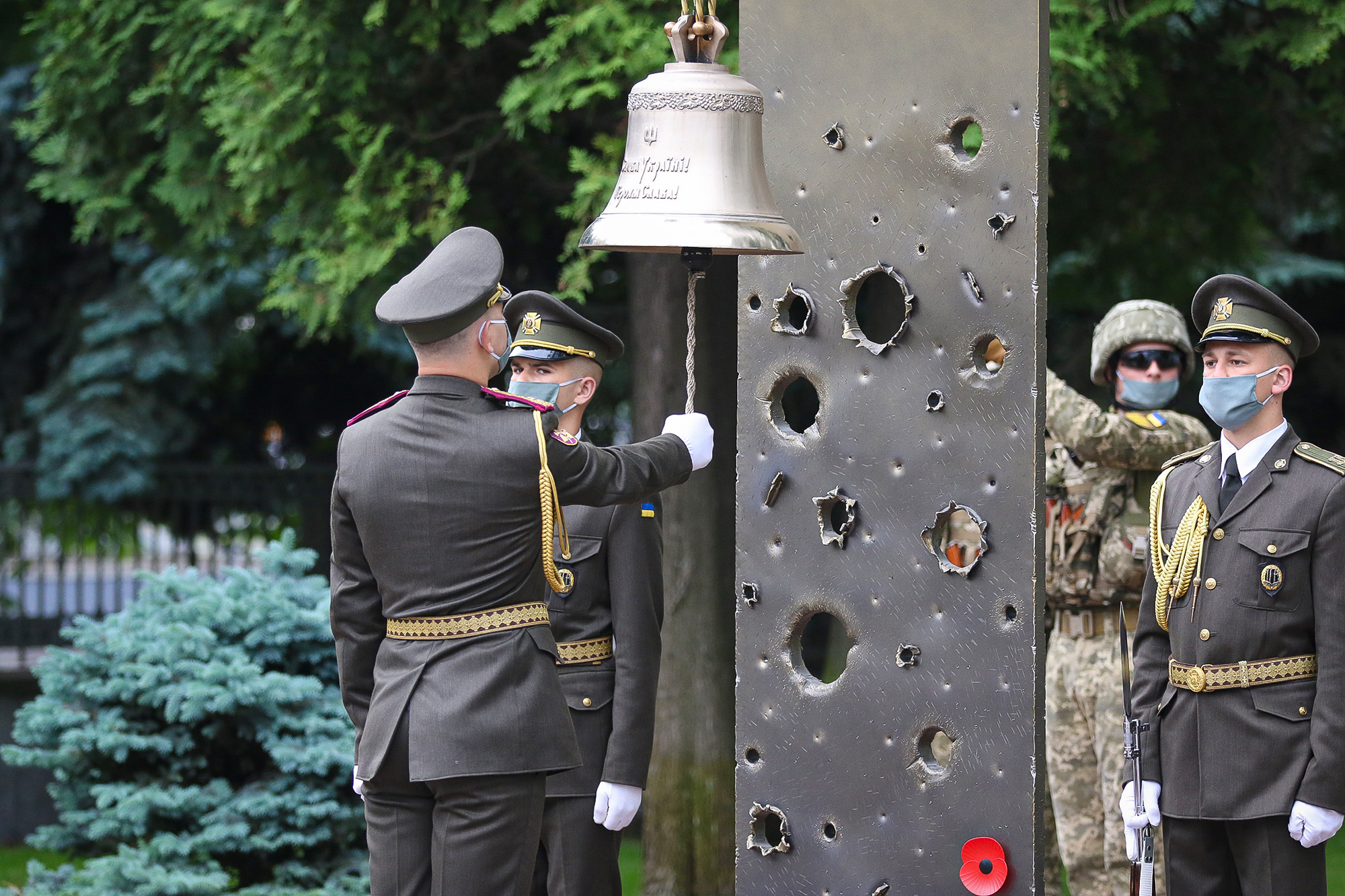 Помнить: в Украине отдали дань памяти погибшим в сбитом над Луганском Ил-76 и другим воинам, которые полегли на Донбассе (ФОТО, ВИДЕО)