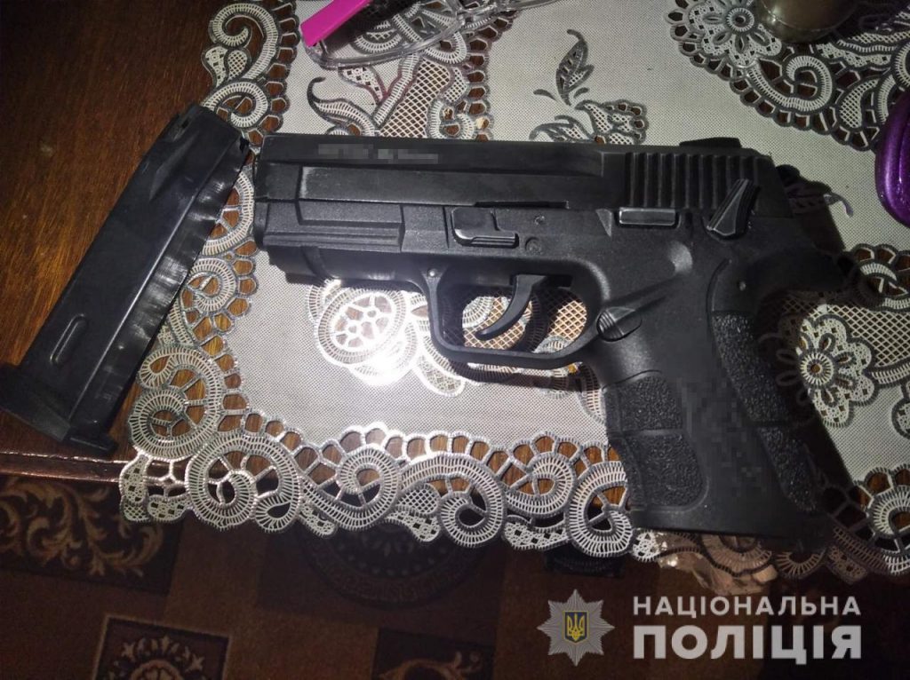 На Николаевщине полиция со спецподразделением штурмом взяли дом вооруженных наркодельцов (ФОТО, ВИДЕО) 1