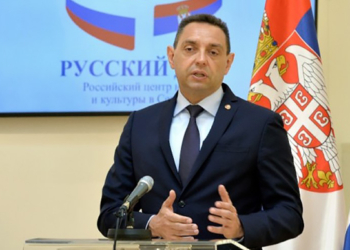 У министра обороны Сербии обнаружили коронавирус после визита на парад в РФ