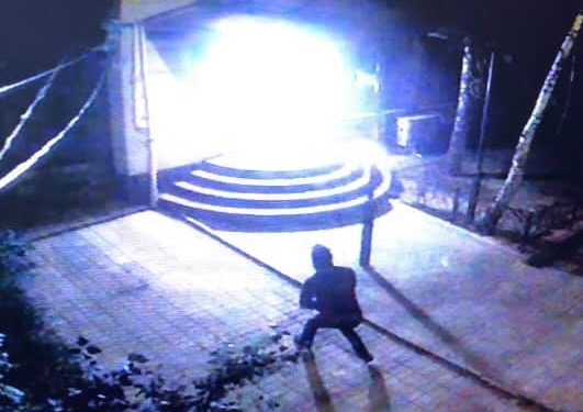 В офис известного николаевского адвоката Тимошина бросили “коктейль Молотова” (ВИДЕО)