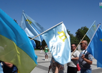 Флаги на Соборной площади и музыка: в Николаеве отметили День крымско-татарского флага (ФОТО, ВИДЕО)