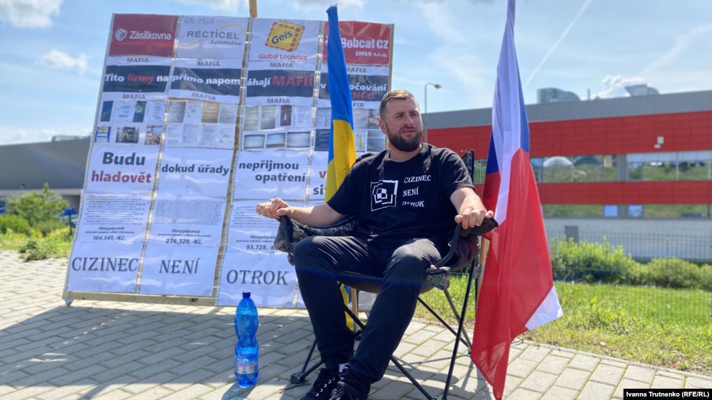 В Чехии украинец почти неделю голодал: завод не выплатил деньги мигрантам 1