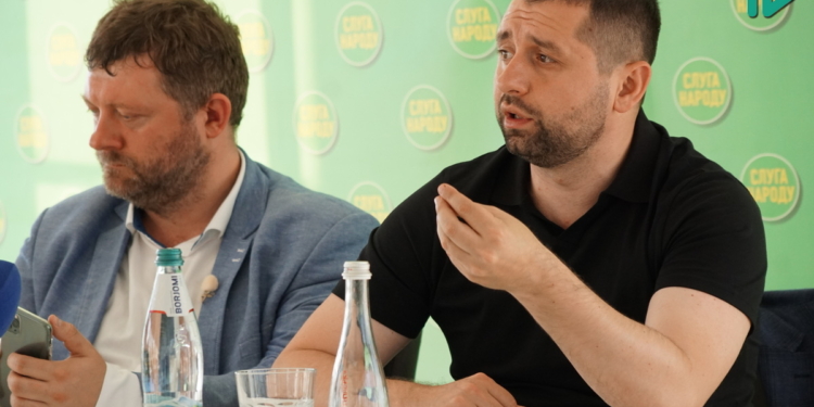 ФОТОРЕПОРТАЖ: Арахамия заявил, что в течение 3 недель определятся с кандидатом в мэры Николаева (+ВИДЕО)