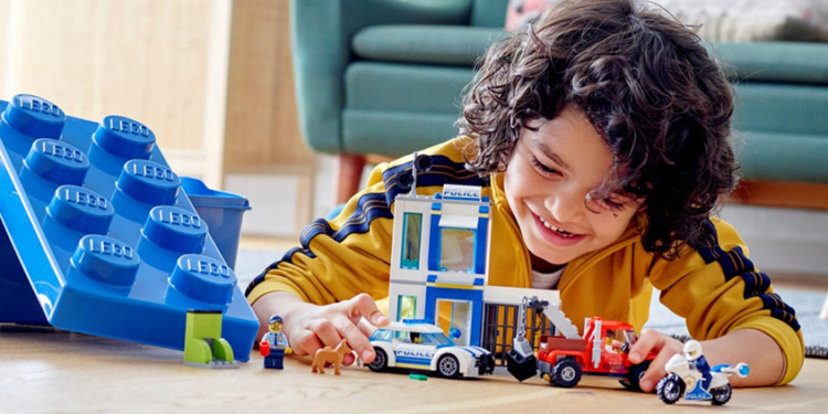 Lego отказалась от рекламы конструкторов с фигурками полицейских из-за протестов в США