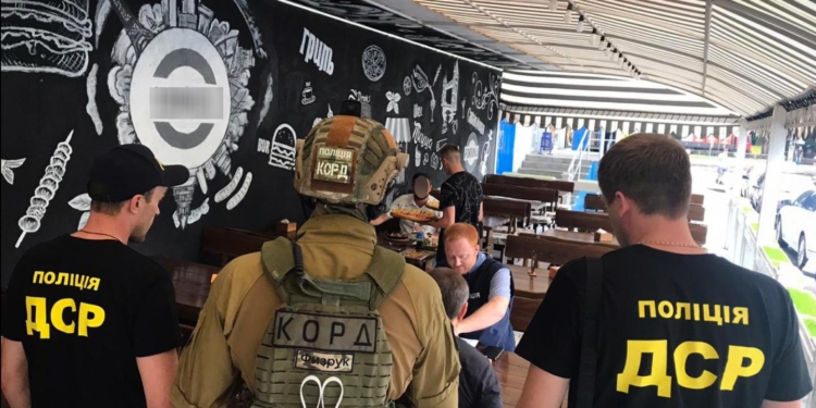 В Николаеве задержали “смотрящего по району” уголовника на вымогательстве 200 000 несуществующего долга (ФОТО)