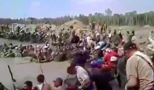 Как выглядит незаконная  добыча янтаря в Украине – шокирующее видео