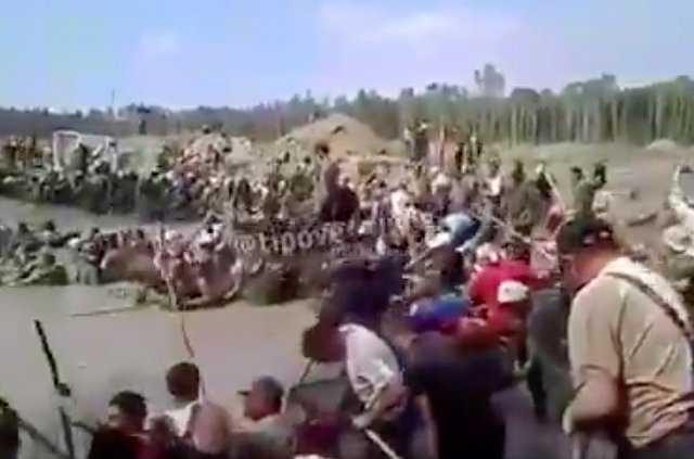 Как выглядит незаконная добыча янтаря в Украине - шокирующее видео 1