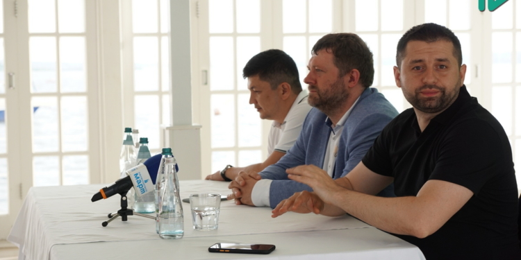 Арахамия заявил о возможности «обмена акциями» между собственниками Херсонского и Николаевского аэропортов: «Чтобы разделить зоны влияния» (ФОТО, ВИДЕО)