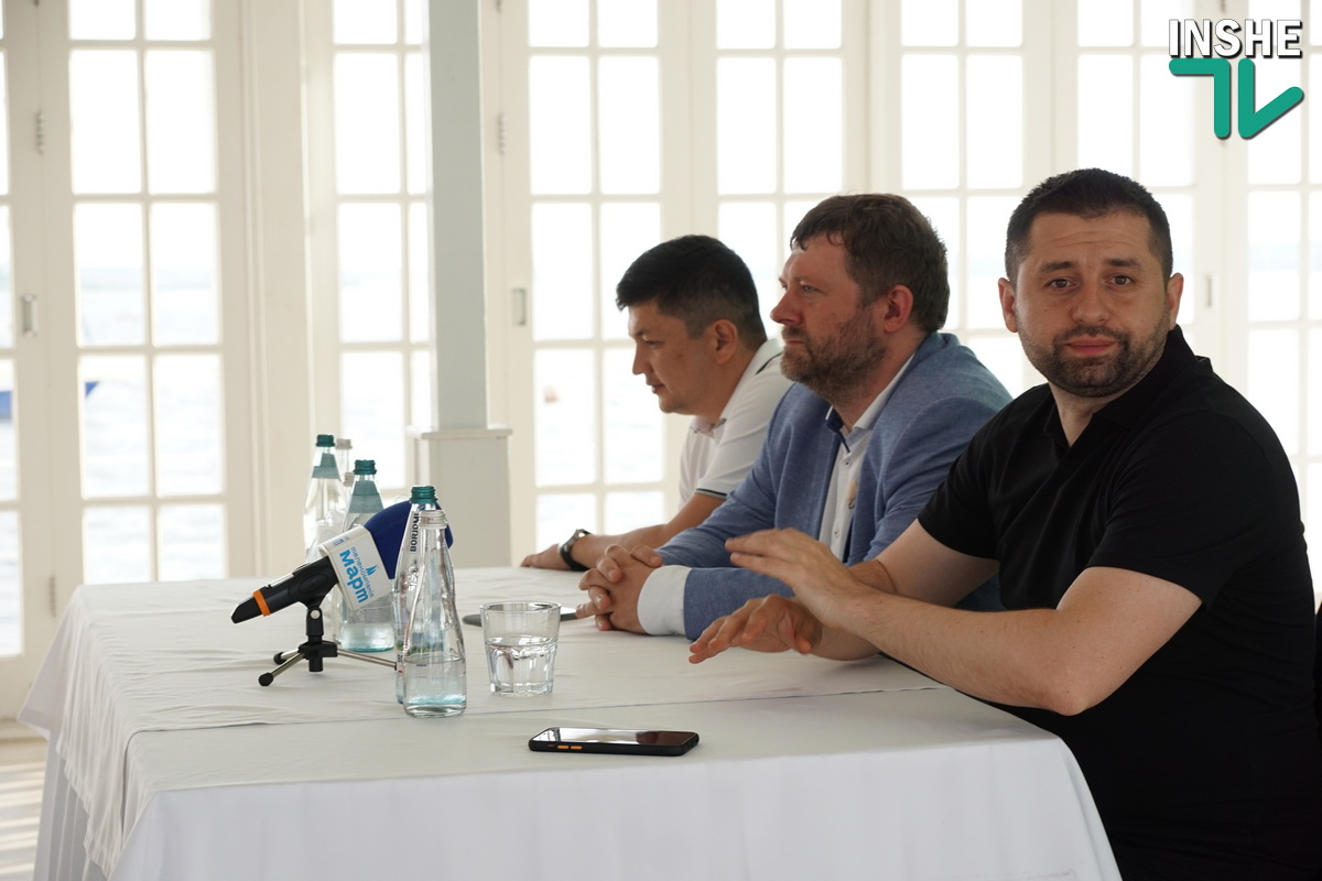 Арахамия заявил о возможности «обмена акциями» между собственниками Херсонского и Николаевского аэропортов: «Чтобы разделить зоны влияния» (ФОТО, ВИДЕО)