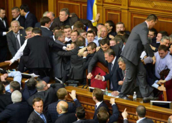 Дерущиеся украинские нардепы стали рекламой Королевского оперного театра в Бельгии (ФОТО, ВИДЕО)