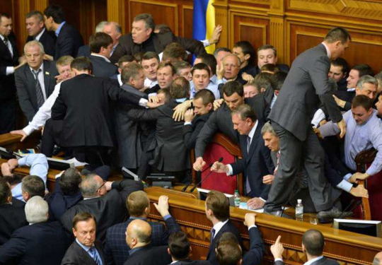 Дерущиеся украинские нардепы стали рекламой Королевского оперного театра в Бельгии (ФОТО, ВИДЕО)