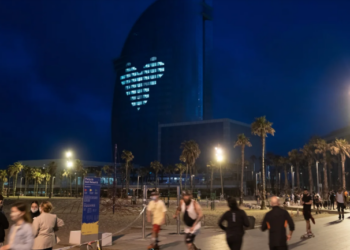 Испанец живет один в 27-этажном отеле, чтобы спускать воду из 1400 кранов