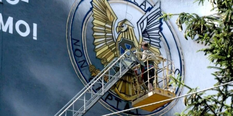 Орел, давящий двухголовую гадюку: украинская контрразведка потроллила российских дипломатов (ФОТО, ВИДЕО)