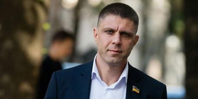 Квартиры, дорогие часы, машины и валюта в сейфах, – что задекларировали  николаевские нардепы