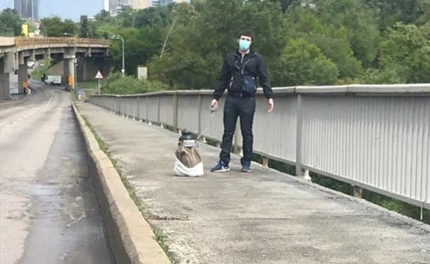 “Минеру” киевского моста вызвали психиатрическую помощь, – полиция (ВИДЕО)