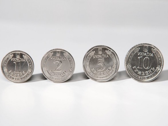 Монеты в 10 гривен вводят в оборот в Украине 1