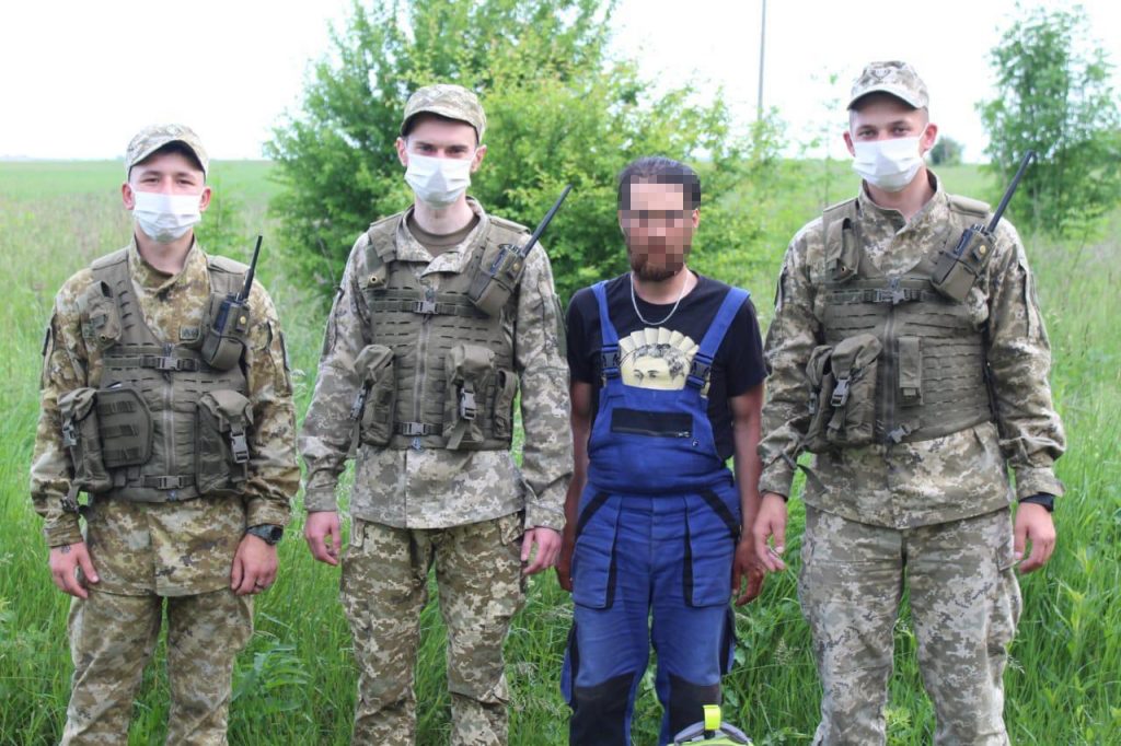 Пограничники задержали велосипедиста, который ехал из Чехии в Казахстан 1