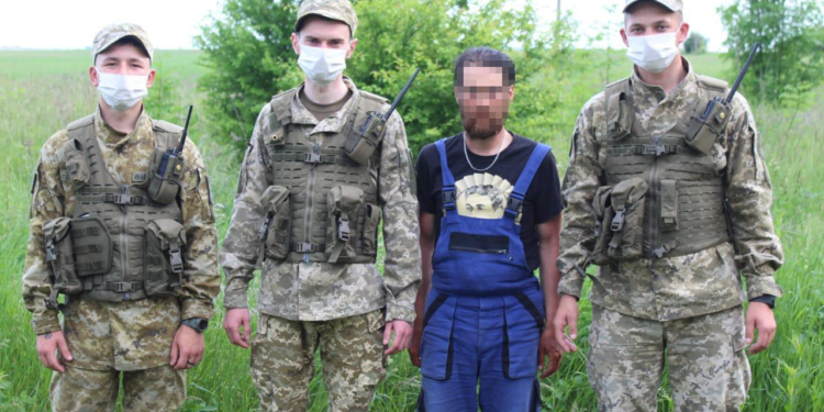 Пограничники задержали велосипедиста, который ехал из Чехии в Казахстан