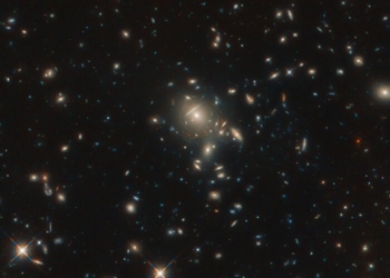 Космический телескоп Hubble зафиксировал “галактику звездных взрывов” (ФОТО)