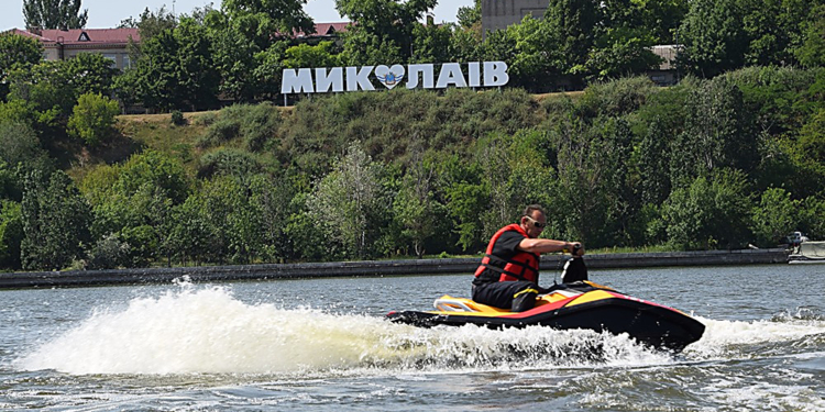 Николаевские спасатели получили гидроцикл для работы на пляже “Стрелка” (ВИДЕО, ФОТО)