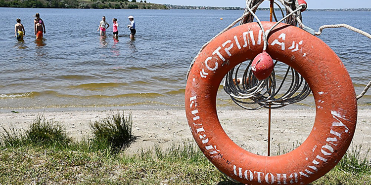 Николаевские спасатели получили гидроцикл для работы на пляже “Стрелка” (ВИДЕО, ФОТО)