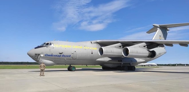 В Борисполь прилетел самолет с гуманитарным грузом из Китая