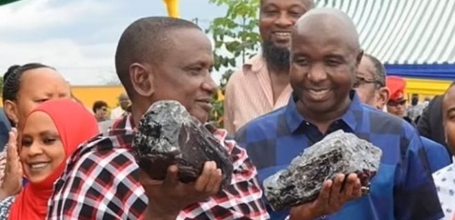 В Танзании шахтер, ставший миллионером благодаря находке огромного драгоценного камня, собирается построить школу 1