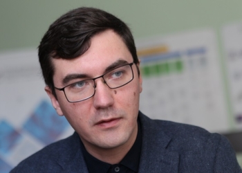 “Слуга” извинился перед нардепом из “ЕС” за то, что “коснулся ее руки”