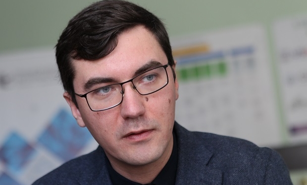 “Слуга” извинился перед нардепом из “ЕС” за то, что “коснулся ее руки”