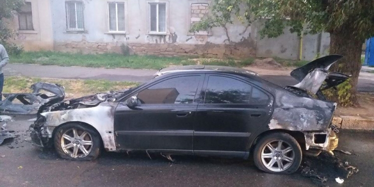 Полиция открыла уголовное производство по факту поджога автомобиля главы Николаевской организации «Нацкорпуса» (ФОТО)