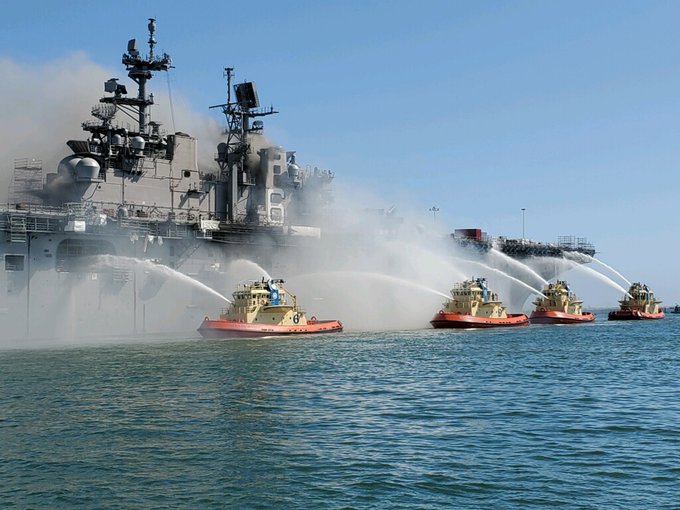 За четыре дня - 63 пострадавших: наконец-то потушили пожар на десантном корабле американских ВМС 1
