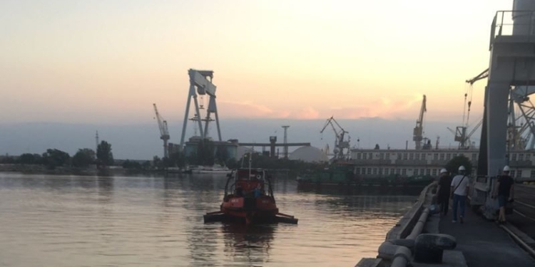 5 миллионов: в Госэкоинспекции подсчитали ущерб от разлива растительного масла в акватории порта в Николаеве