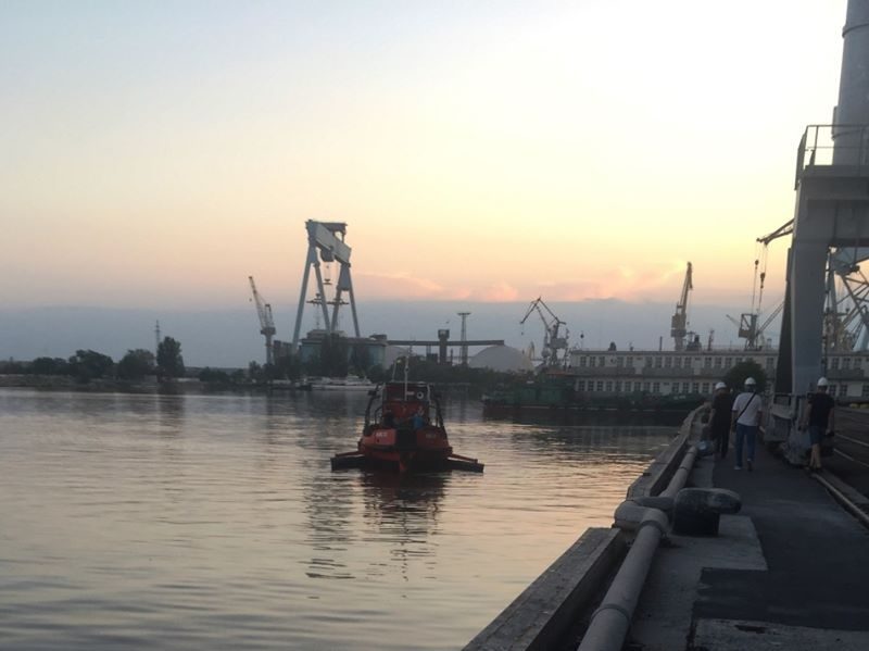 5 миллионов: в Госэкоинспекции подсчитали ущерб от разлива растительного масла в акватории порта в Николаеве 1