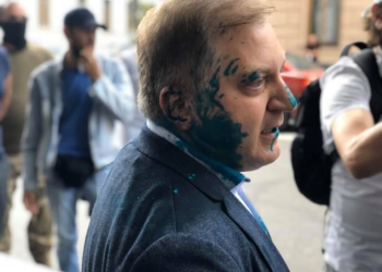 За слова об отсутствии суверенитета Украины нардепа из Николаева Волошина облили зеленкой (ФОТО, ВИДЕО)
