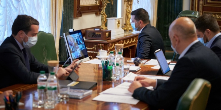 Зеленский против продления карантина больше, чем на месяц