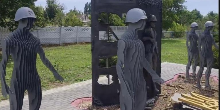 В Одесской области кубинец создал необычный памятник защитникам Донецкого аэропорта (ВИДЕО)