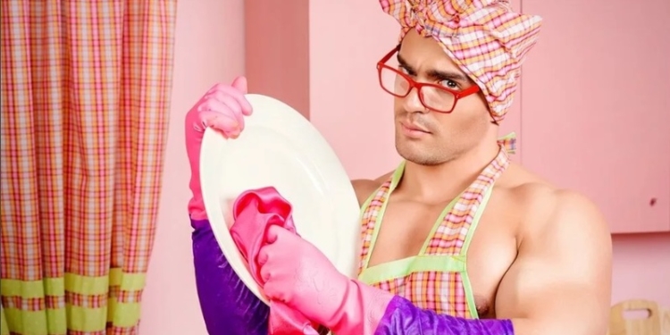 На Кипре грабитель прежде, чем ограбить дом, устроил уборку и полил огород