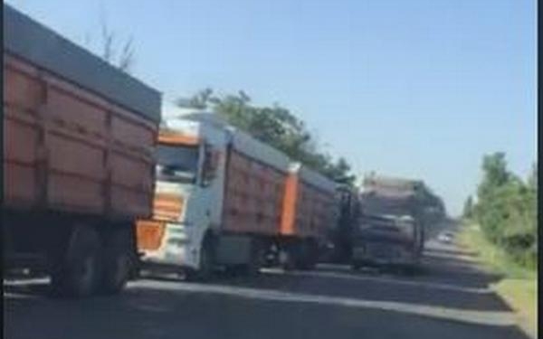 Автодорога Николаев-Станислав закрыта фурами (ВИДЕО)