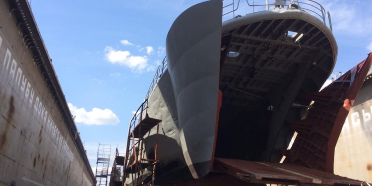 Пожар в трюме корабля на Николаевском судостроительном заводе потушили (ВИДЕО)