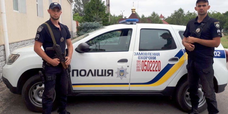 В Николаеве задержали пьяного мужчину, который поджег две двери своих соседей (ФОТО)