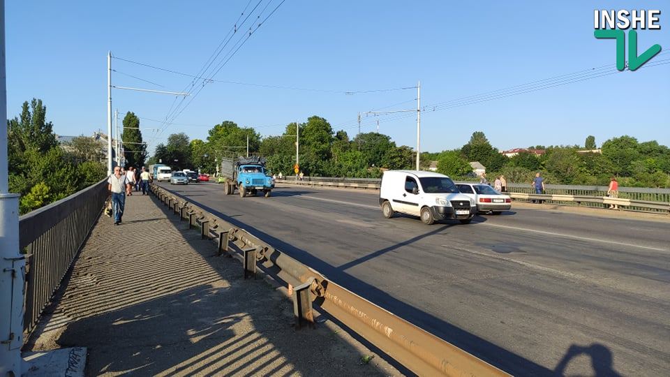 В Николаеве дорожники восстановили движение по Ингульскому мосту (ВИДЕО, ФОТО) 3