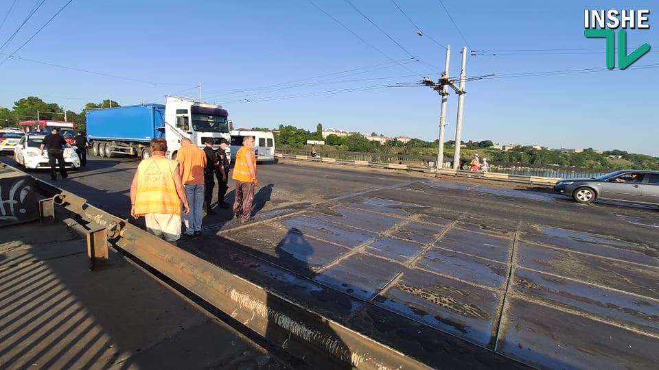В Николаеве дорожники восстановили движение по Ингульскому мосту (ВИДЕО, ФОТО) 5