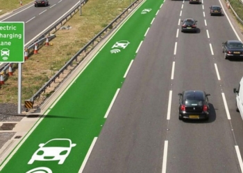 В Швеции строят дорогу, заряжающую электромобили