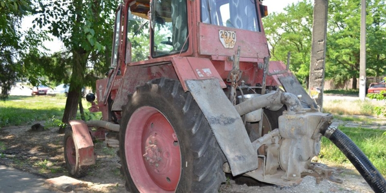 В Николаеве четыре дома остались сегодня без воды из-за припаркованной во дворе машины (ФОТО)
