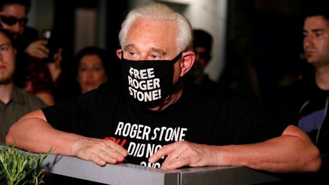 Трамп избавил друга от тюрьмы. Критики обвинили его в глумлении над демократией