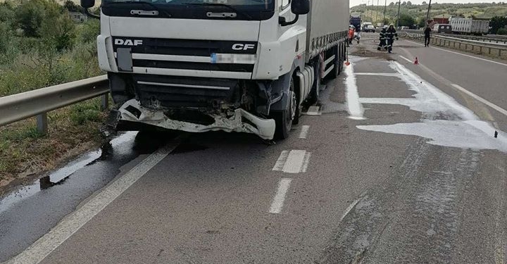 На одесской трассе под Кривым Озером фура раздавила двух человек на площадке АЗС (ФОТО)